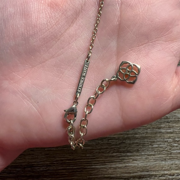 🥳SOLD Kendra Scott Iridescent pink Elisa necklace - Picture 3 of 3